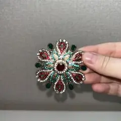 ブローチ