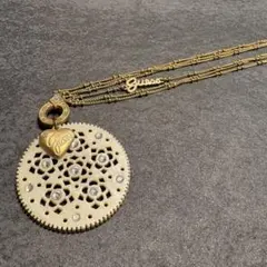 GUESS ゲス ネックレス ゴールド 3連チェーン 透かし彫りチャーム