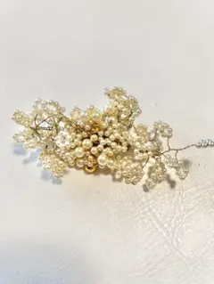ホワイトパールの花ブローチ