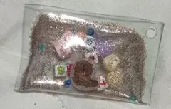 可愛らしいキャラキーホルダー金色ラメ