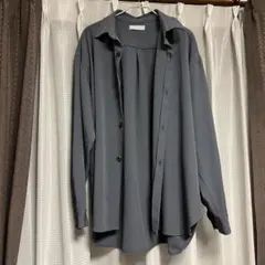 センスオブプレイス　グレーのオーバーサイズ長袖シャツ