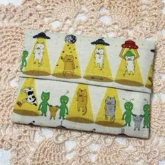 ハンドメイドポケットティッシュケース　UFOにゃんこ　猫柄　生成り