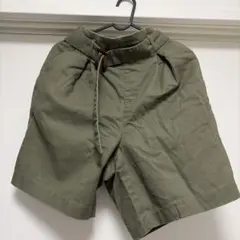 ライトオン カーキ色 ベルト付きショートパンツ