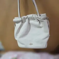 最終値下げCOACH ショルダーバッグ ホワイトのサムネイル