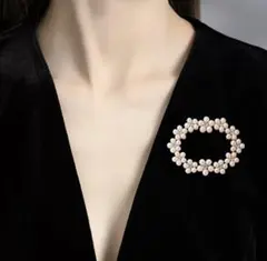 180 ブローチ　パール　楕円形　フォーマル　パーティー 結婚式 入学式　卒業式