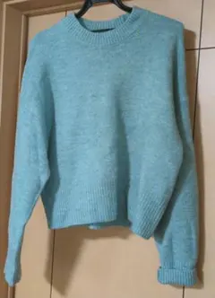 水色 グリーン色クルーネック セーター