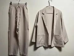 【期間限定最終値引⭐︎】ベージュ ジャケットとパンツのセットアップ
