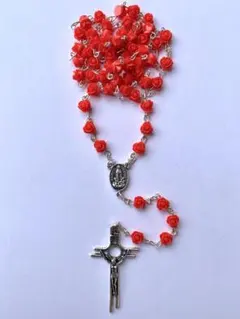 赤色のバラのロザリオ