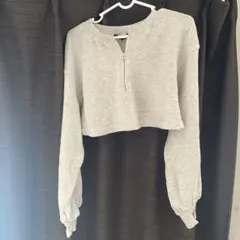 グレー ハーフジップ クロップトレーナー