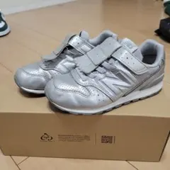 New Balance 996 シルバー ベルクロスニーカー