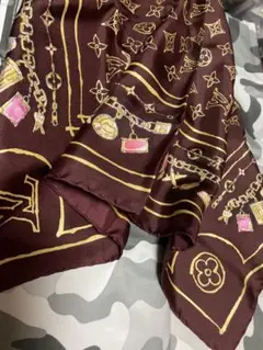 ♡ポンタ様♡専用Louis Vuitton シルクバンダナ ブラウン Louis Vuitton シルクバンダナ ブラウン - メルカリ