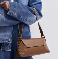 CHARLES & KEITH ナスリン ジオメトリックショルダーバッグ チョコ