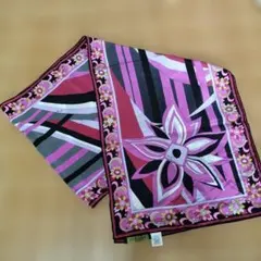 Emilio Pucci シルクスカーフのサムネイル