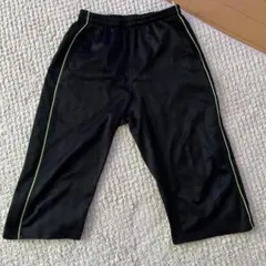 黒のハーフパンツ サイド緑ライン