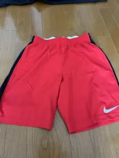 NIKE レッド ハーフパンツ Mサイズ