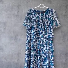 リフレクト　花柄　アート　ワンピース　夏　デザイン　半袖　大人　上品　素敵のサムネイル