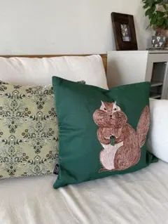 松尾ミユキ　リス柄　クッションカバー1枚　ダークグリーン