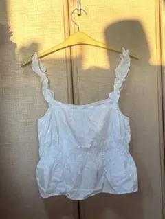 《H&M》ホワイト フリルキャミソールのサムネイル