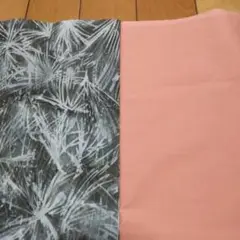 大判生地はぎれ2枚セット シックグレー植物模様プリント柄とピンク色