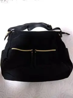 ✩美品✩　a.v.v ナイロンショルダーバッグ　ブラック