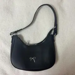 リボンモチーフ ワンショルダーバッグ ブラック 黒 ホーボーバッグ