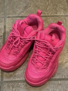 FILA ピンクスニーカー
