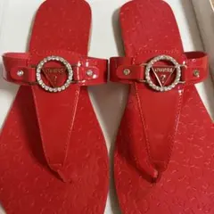GUESS レッド フラットサンダルのサムネイル