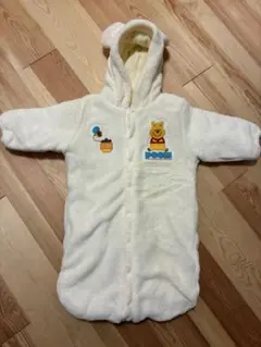 西松屋　プーさん刺繍 フリースロンパース　50〜70 新生児