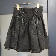 ブラックレースアップフレアスカート