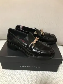 TOMMY HILFIGER 黒ローファーのサムネイル