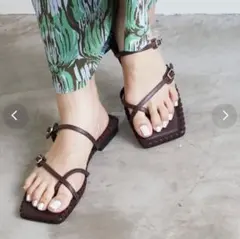 【ネット完売】GEMMA LINN ステッチモチーフトングストラップサンダルのサムネイル