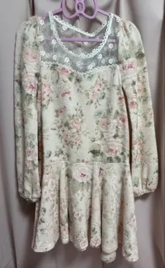 リズリサ　花柄ワンピース