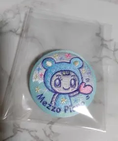 新品未使用　ナルミヤキャラクターズ　刺繍缶バッジ　ブルー ベリエちゃん