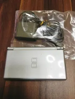 Nintendo DS Lite シルバー 本体 充電器付き