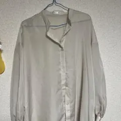 NICE CLAPベージュ 長袖シャツ 襟なし