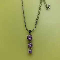 キュービックジルコニアピンク3石が連なるネックレス　新品未使用