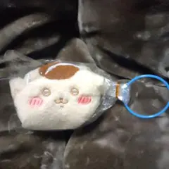 ちいかわ　ふわふわミニキャラメルポーチ　栗まんじゅう