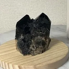 祈影（きえい）の黒山｜チベット産モリオンクラスター(410g／ブラック鉄台座) 祈影（きえい）の黒山｜チベット産モリオンクラスター(410g／ブラック