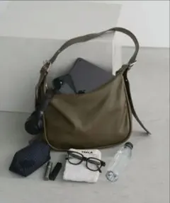アントマリーズ　オリーブ色 ショルダーバッグ