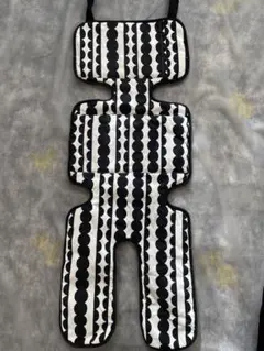 チャイルドシートカバー 白黒ドット　北欧　マリメッコ風