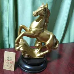 金属製ゴールド馬の置物