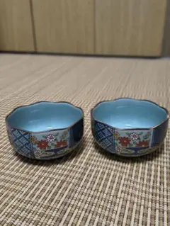 青と花模様の陶器製器 2個セット