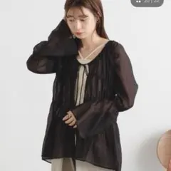 【Kastane】シャーリングシアーブラウスのサムネイル