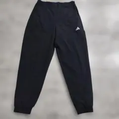 adidas ブラック ジャージパンツ