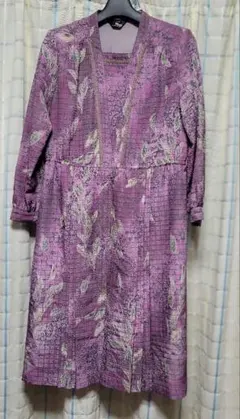 羅無　昭和　レトロな紫色の葉柄 長袖ワンピース