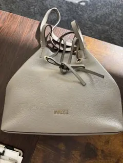 FURLA グレー 巾着型 レザーハンドバッグ