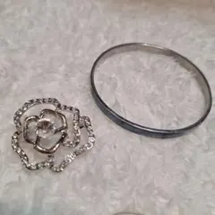シルバー 花形 ブローチ クリスタル装飾