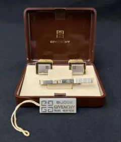 Givenchy ジバンシー　ゴールドシルバー カフリンクス