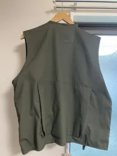 ベスト　カーキ