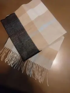 値下げしました☆ピンクベージュと黒のチェック柄マフラー